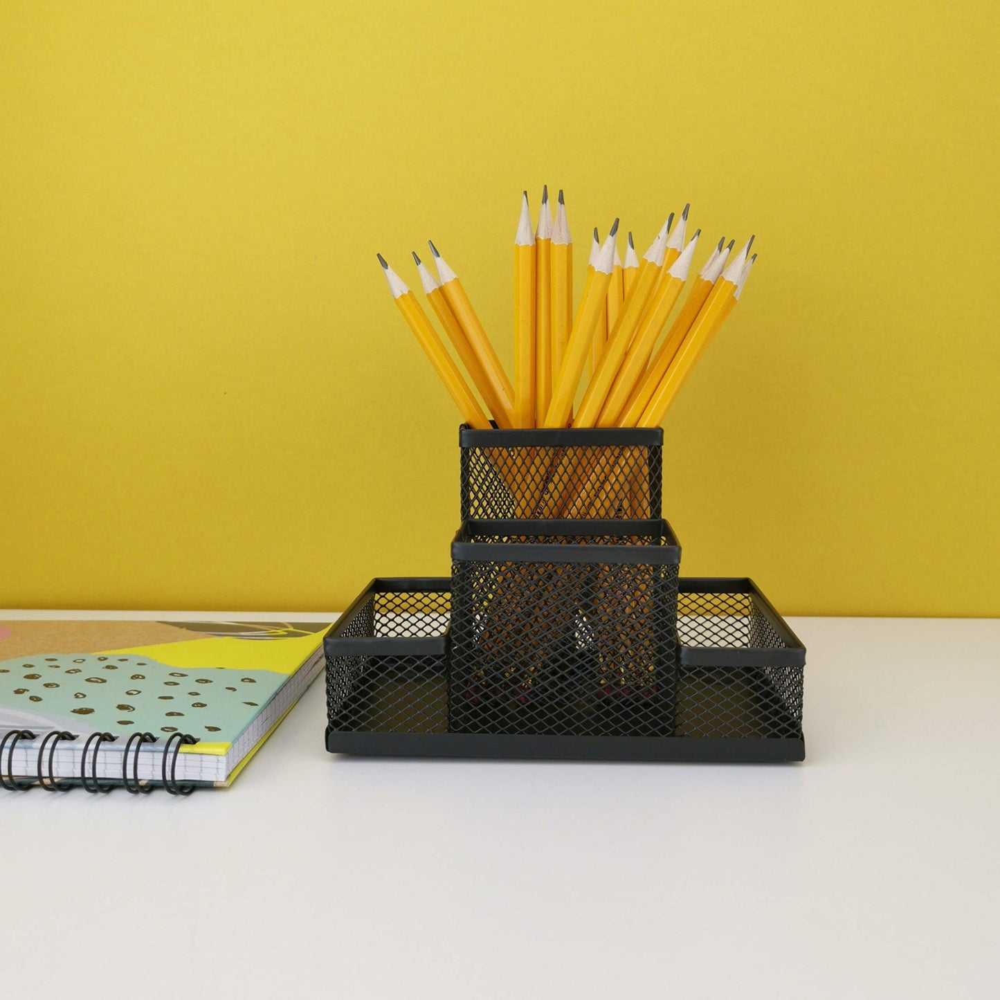 organizador boligrafos negro con compartimentos para clips