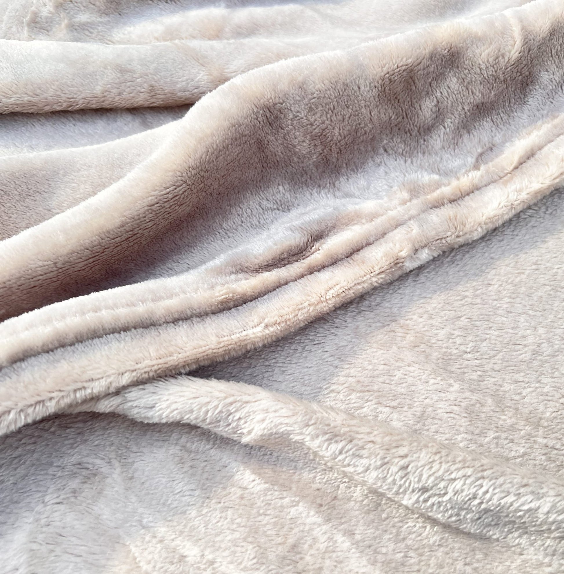 HTE Manta Microfibra para Cama Sofá y Sillón, Manta Polar Lisa de Tacto Suave Super Caliente para Adulto y Niño,Sin Arrugas (Beige, 130 x 160 cm) – para oposiciones – Material de estudio – OpoMarket