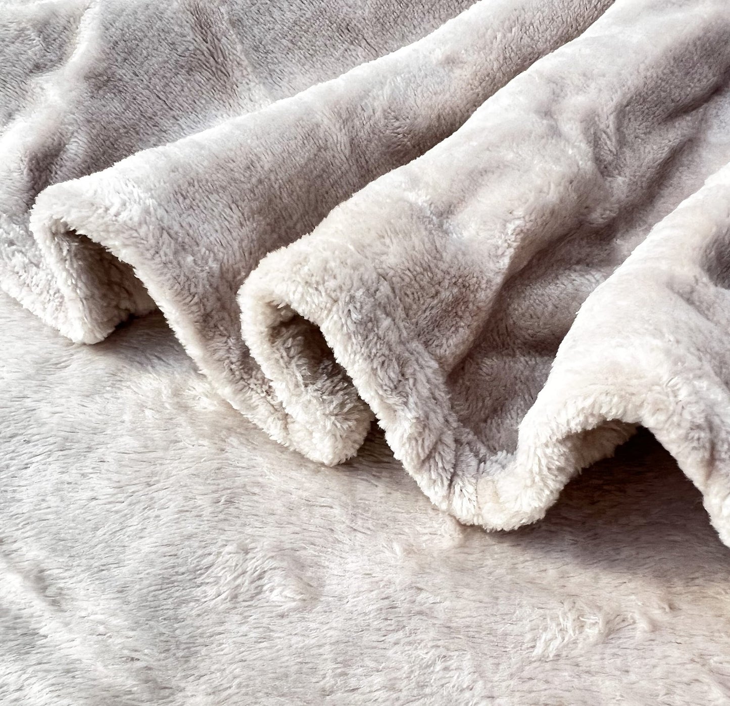 HTE Manta Microfibra para Cama Sofá y Sillón, Manta Polar Lisa de Tacto Suave Super Caliente para Adulto y Niño,Sin Arrugas (Beige, 130 x 160 cm) – para oposiciones – Material de estudio – OpoMarket