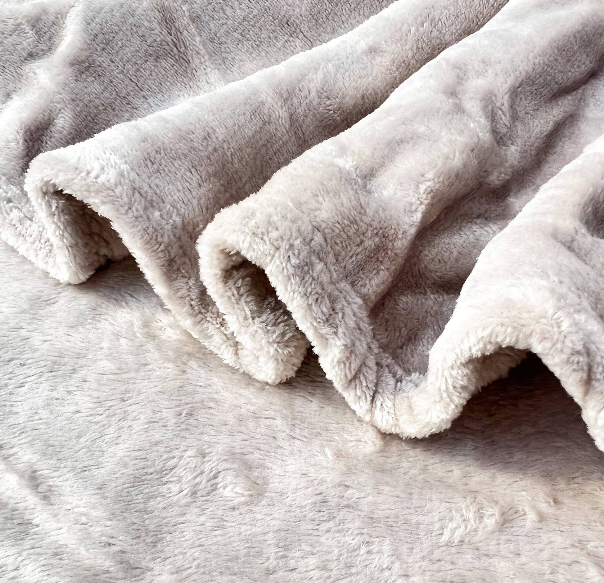 HTE Manta Microfibra para Cama Sofá y Sillón, Manta Polar Lisa de Tacto Suave Super Caliente para Adulto y Niño,Sin Arrugas (Beige, 130 x 160 cm) – para oposiciones – Material de estudio – OpoMarket