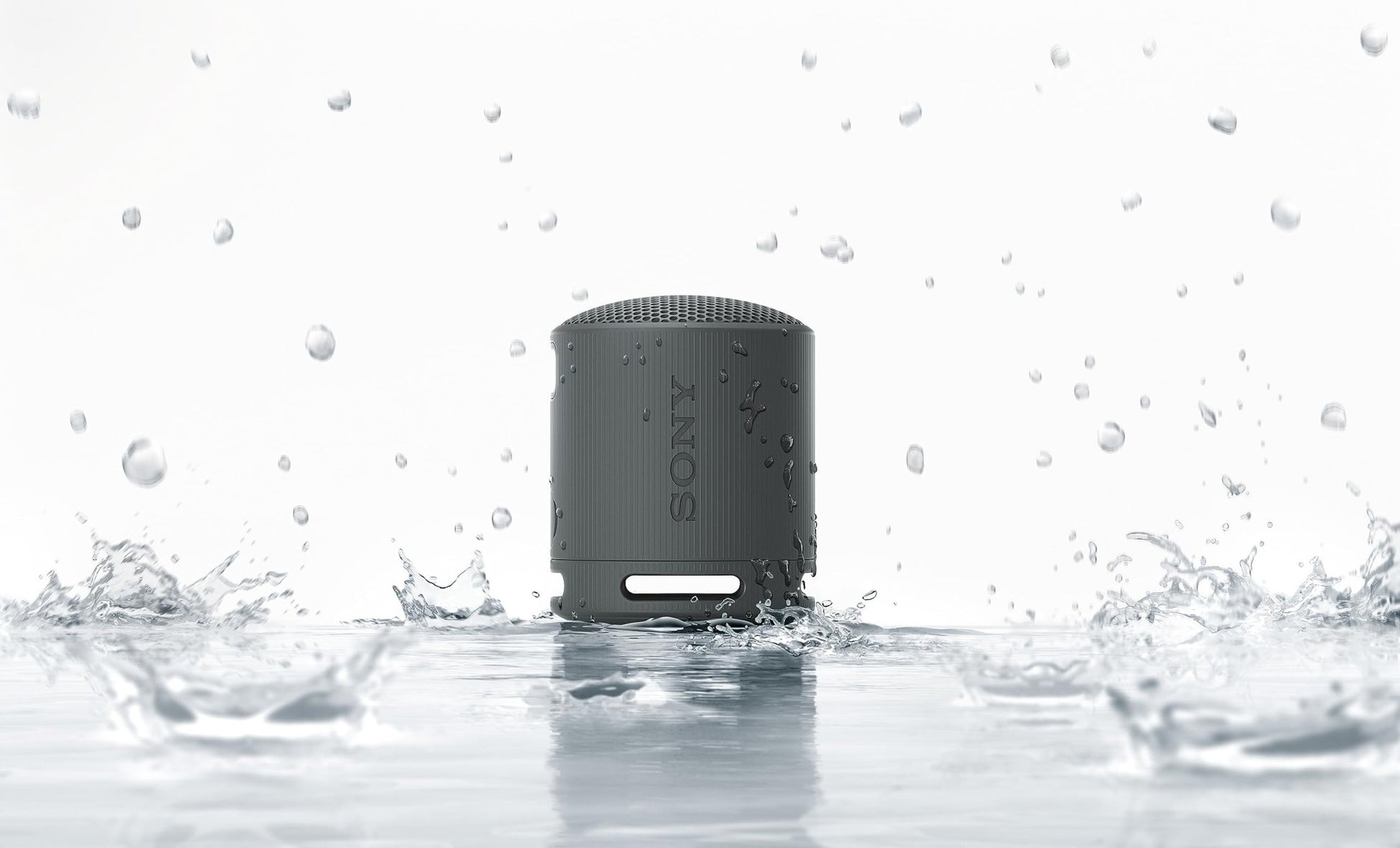 Sony Altavoz Bluetooth SRS - XB100, Ligero, Compacto, Altavoz Resistente al Agua y al Polvo IP67, hasta 16 h de batería, Correa Adaptable, Negro – para oposiciones – Material de estudio – OpoMarket
