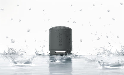 Sony Altavoz Bluetooth SRS - XB100, Ligero, Compacto, Altavoz Resistente al Agua y al Polvo IP67, hasta 16 h de batería, Correa Adaptable, Negro – para oposiciones – Material de estudio – OpoMarket